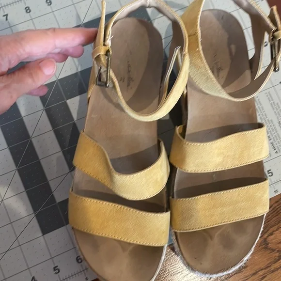 Universal Thread yellow platform sandals. - Picture 2 of 8